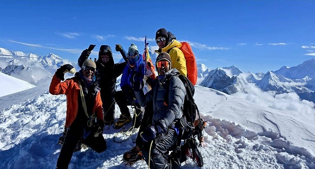 Amphu Lapcha Pass Trek