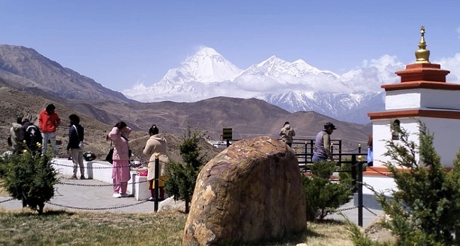 Lower Mustang Trek